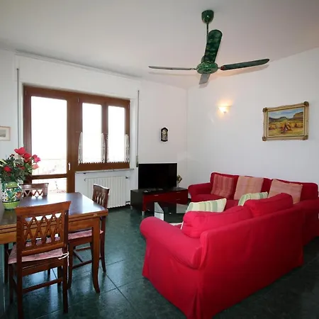 דירה Sleeps 6 *